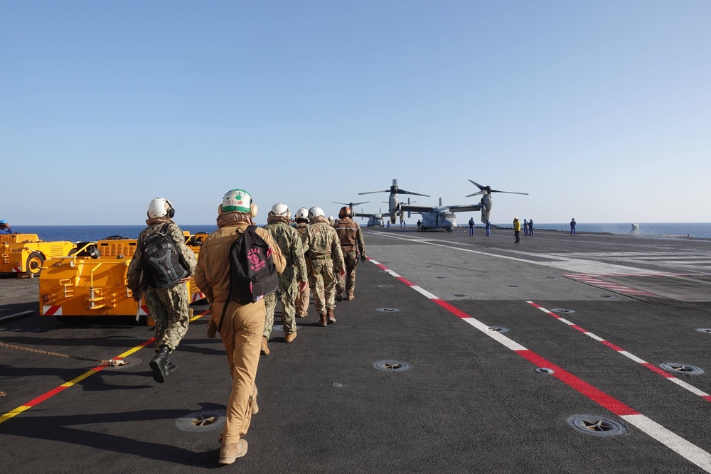 Ospreys land on French Aircraft Carrier, Charles De Gaulle