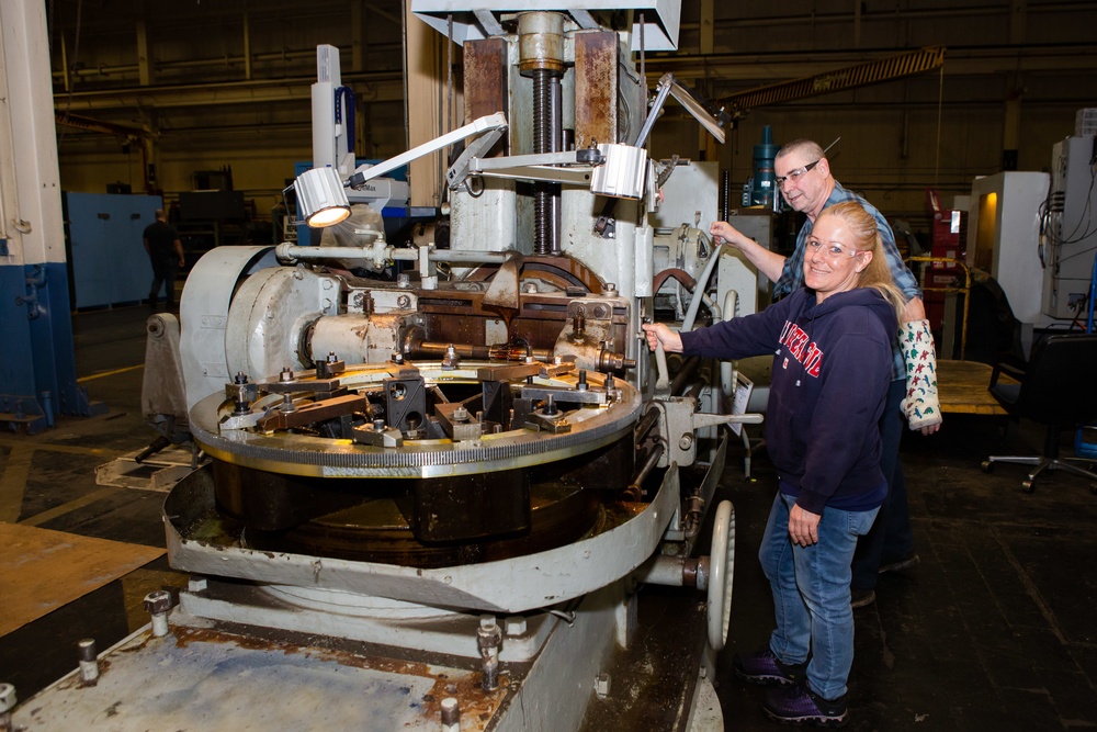 Emergent Gear Manufacture and Machine Repair for USS Wyoming