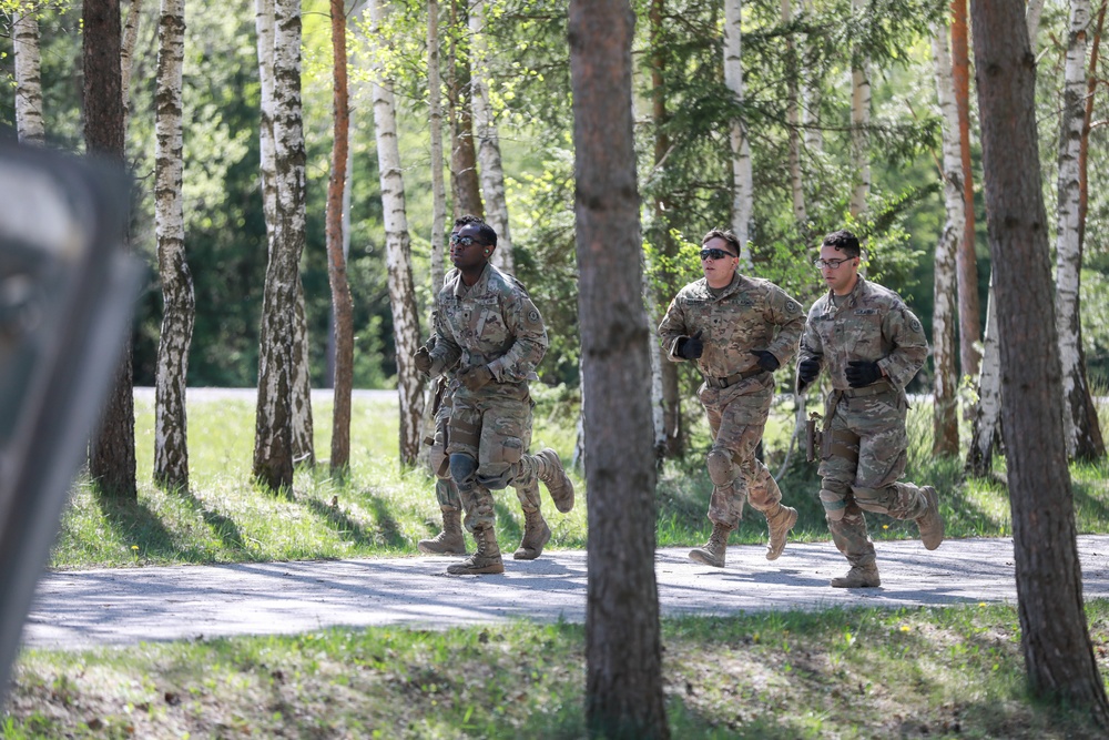 Infantryman tested in marksmanship assault course