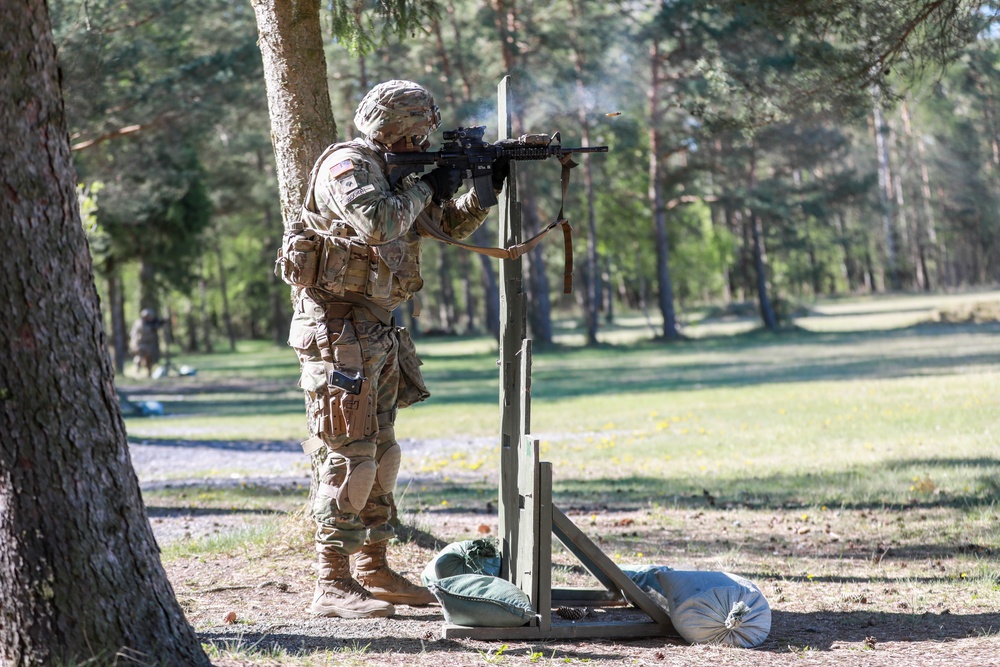 Infantryman tested in marksmanship assault course