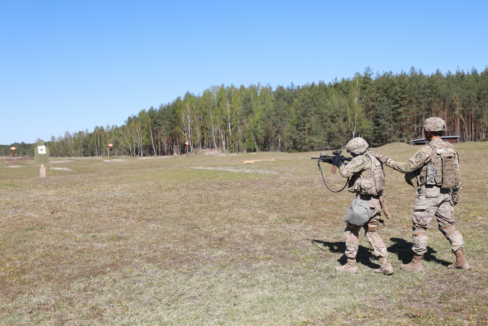 Infantryman tested in marksmanship assault course