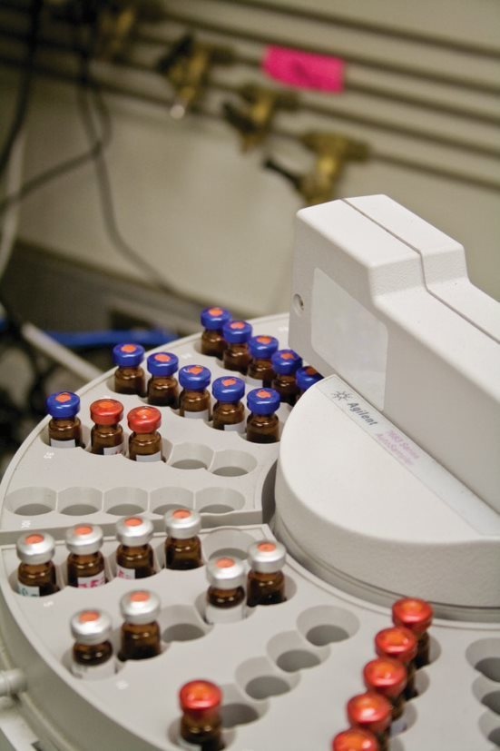 Sampling residual liquid and air during EDS operations