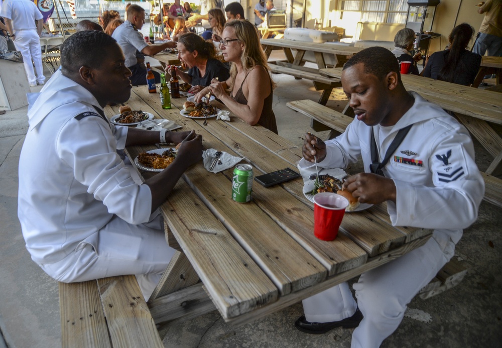USS Albany Sailors Attend Kiwanis Dinner at Fleet Week Port Everglades 2019