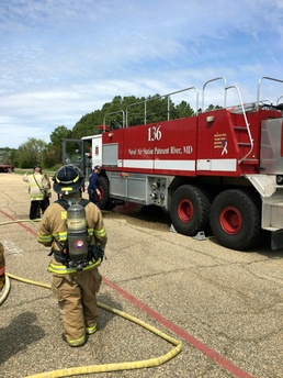 Navy Reserve Ratings Run Toward Worldwide Fires