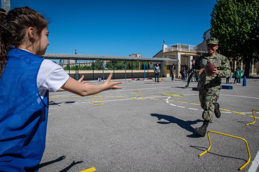 U.S. Sailors assigned to the John C. Stennis Carrier Strike Group (JCSCSG) volunteer at the Saint-Louis Primary School