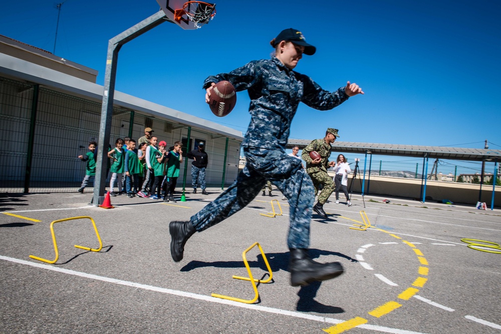 U.S. Sailors assigned to the John C. Stennis Carrier Strike Group (JCSCSG) volunteer at the Saint-Louis Primary School