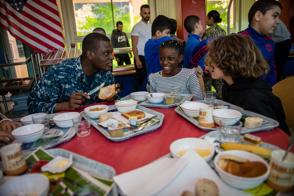 U.S. Sailors assigned to the John C. Stennis Carrier Strike Group (JCSCSG) volunteer at the Saint-Louis Primary School