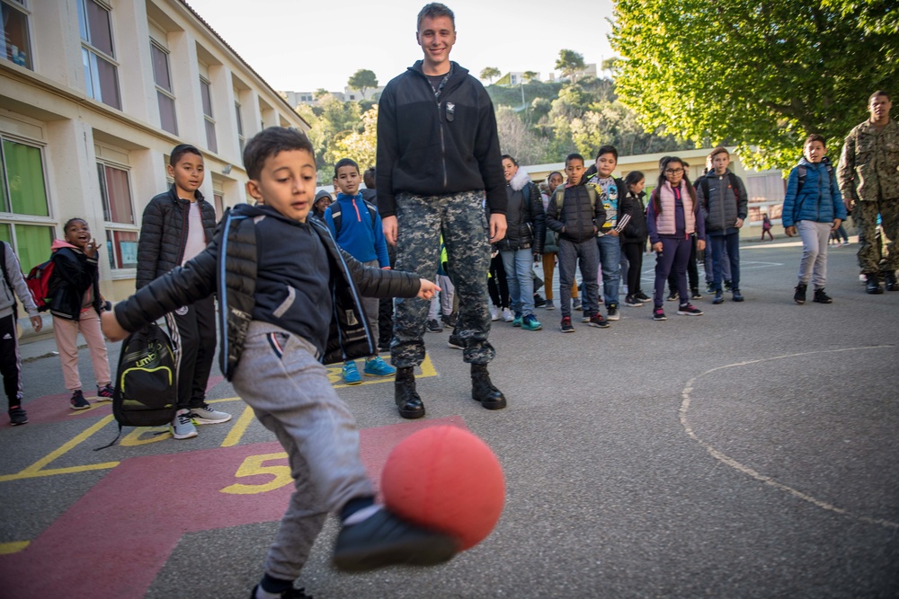 U.S. Sailors assigned to the John C. Stennis Carrier Strike Group (JCSCSG) volunteer at the Saint-Louis Primary School