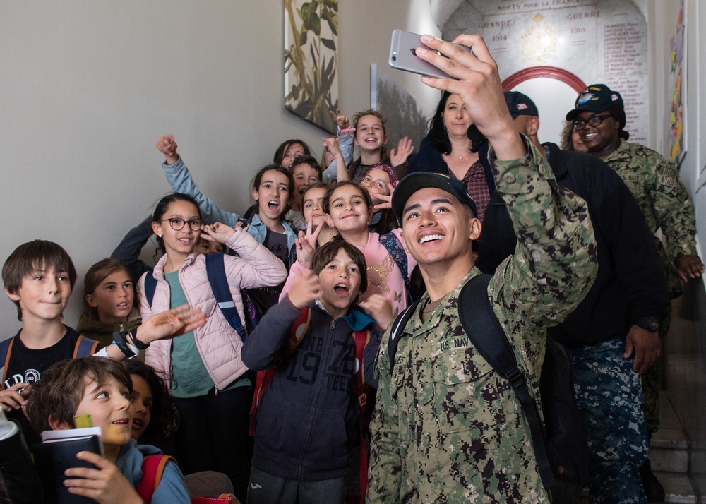 U.S. Sailors assigned to the John C. Stennis Carrier Strike Group (JCSCSG) volunteer at the Ensfignement Catholique Diocese De Marseille