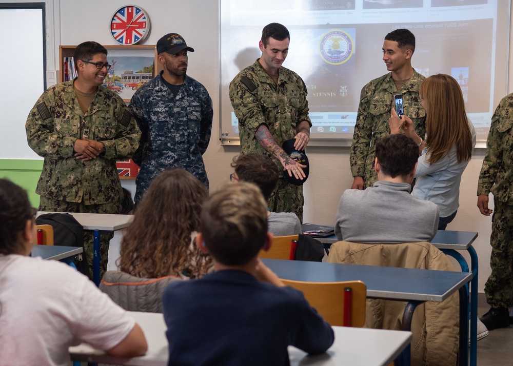 U.S. Sailors assigned to the John C. Stennis Carrier Strike Group (JCSCSG) volunteer at the Ensfignement Catholique Diocese De Marseille