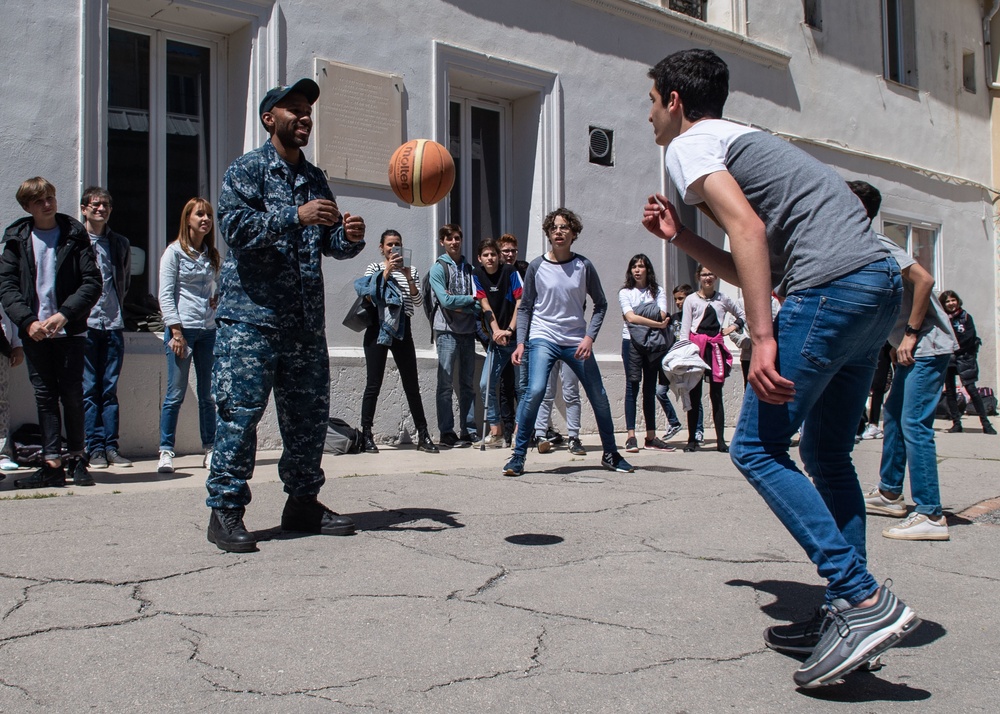 U.S. Sailors assigned to the John C. Stennis Carrier Strike Group (JCSCSG) volunteer at the Ensfignement Catholique Diocese De Marseille