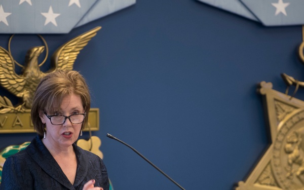 DoD Officials Present Inaugural DOD Gears of Government Awards