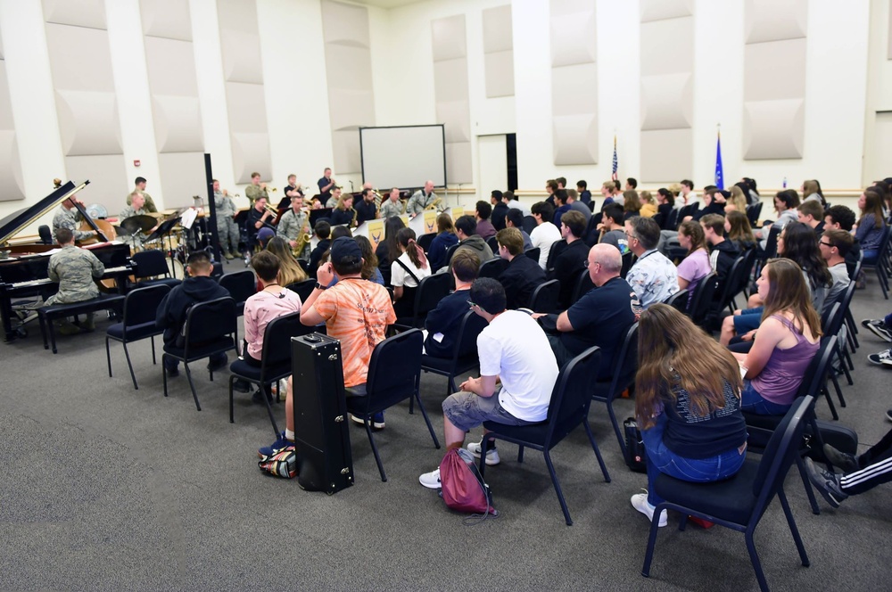 BOGW mentors high school band students