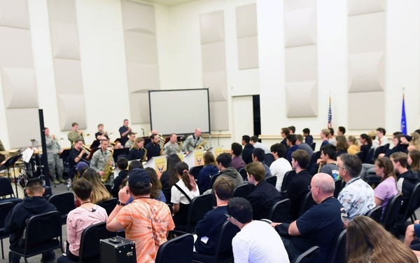 BOGW mentors high school band students