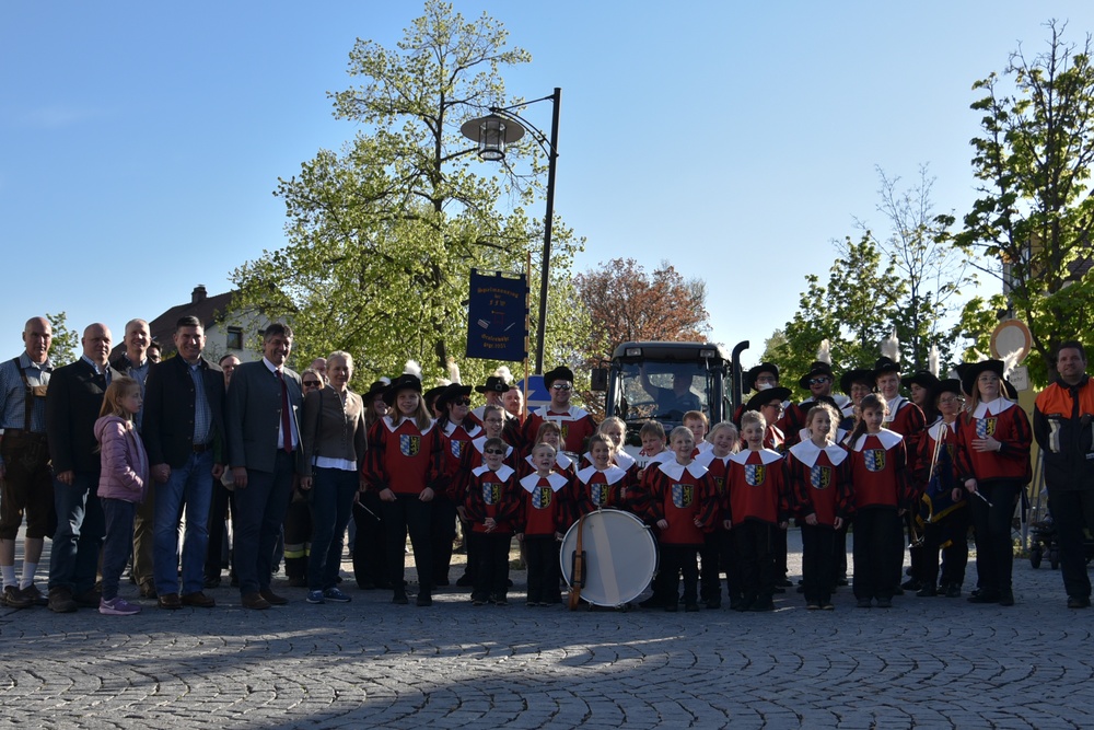7th ATC and 41st FAB Leadership particapte in Maypole Celebration