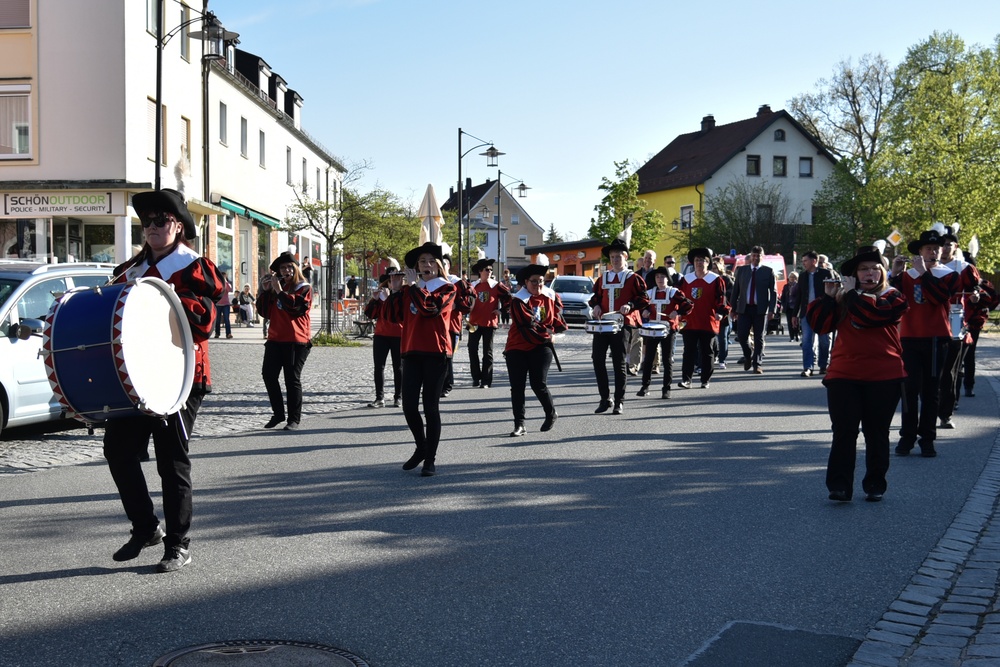 7th ATC and 41st FAB Leadership particapte in Maypole Celebration