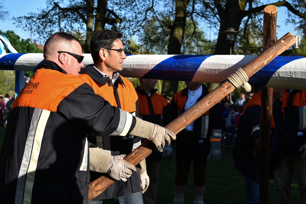 7th ATC and 41st FAB Leadership particapte in Maypole Celebration