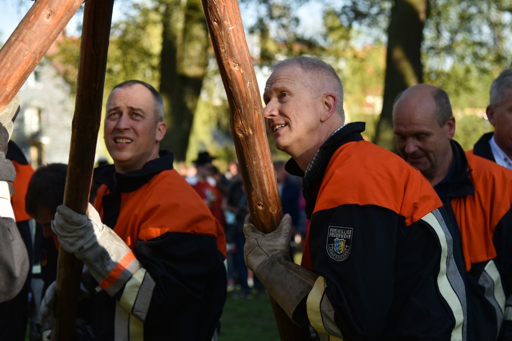 7th ATC and 41st FAB Leadership particapte in Maypole Celebration
