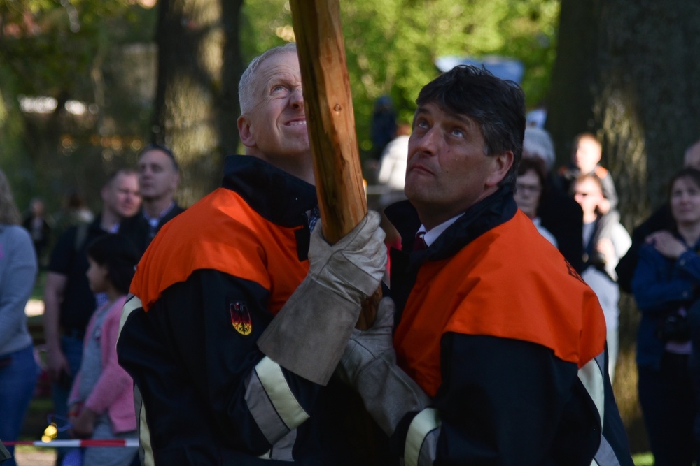 7th ATC and 41st FAB Leadership particapte in Maypole Celebration
