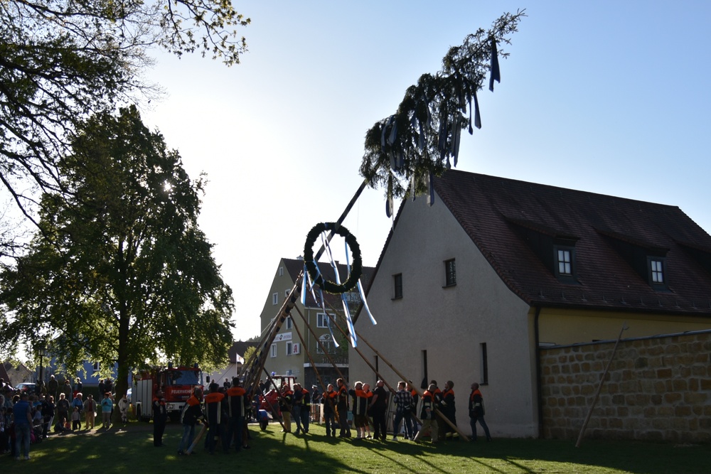 7th ATC and 41st FAB Leadership particapte in Maypole Celebration