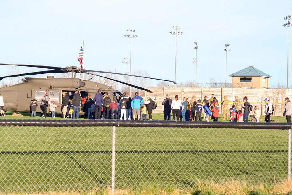 Soldiers raise flag for youth baseball