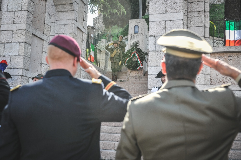 Paratrooper salutes during ceremony