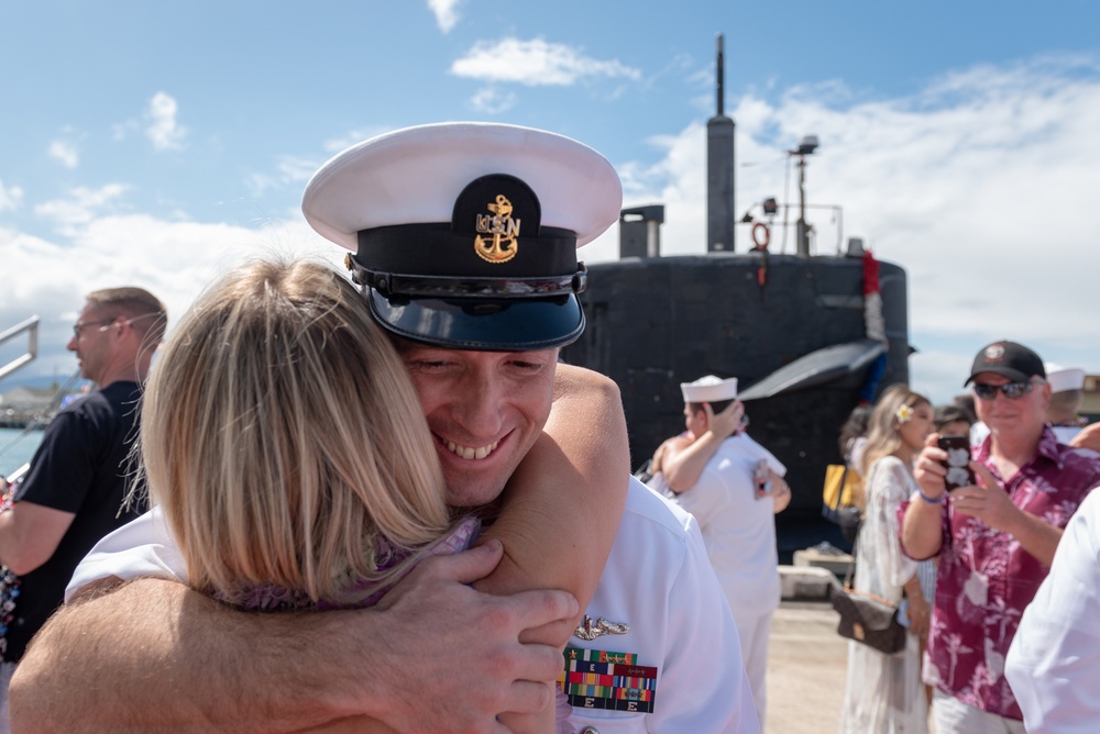 USS Louisville Returns to Pearl Harbor