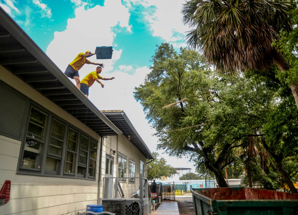 USS Albany (SSN 753) Sailors Volunteer at Naval Air Station Fort Lauderdale Museum