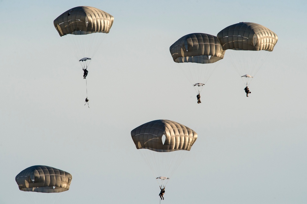 ‘Spartan Steel’ paratroopers conduct airborne training at JBER