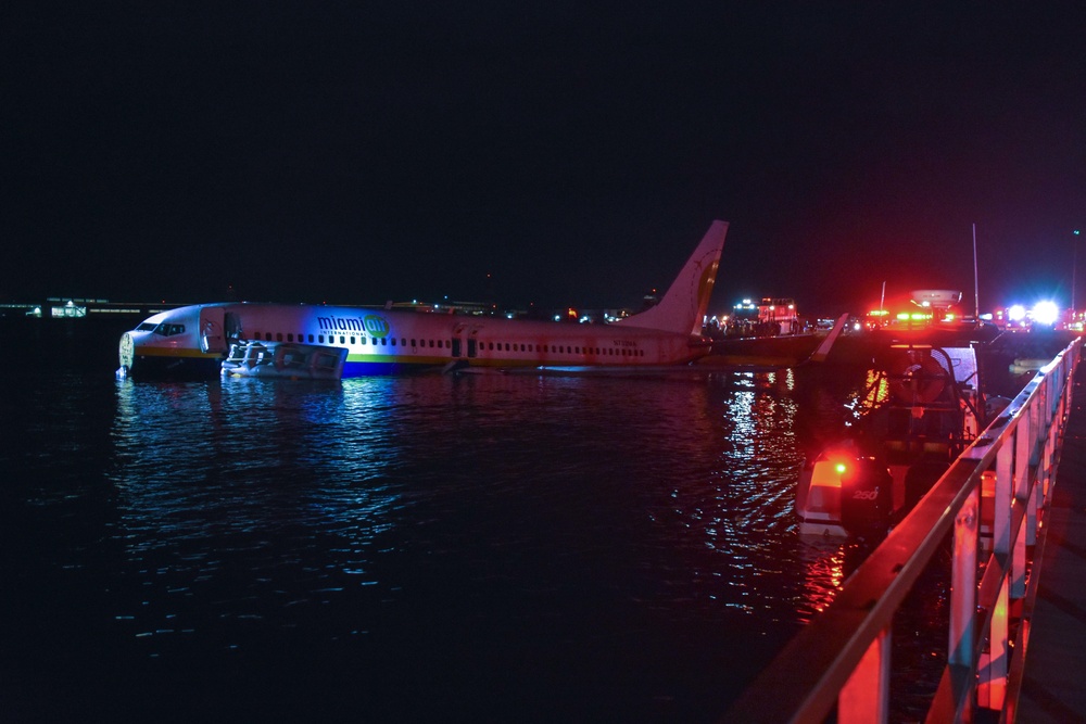 Contract plane slides off runway at NAS Jacksonville