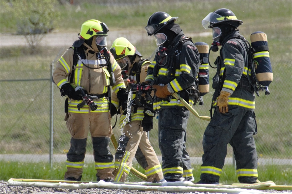 DVIDS - Images - Airport Firefighting Certification Class [Image 2 of 17]