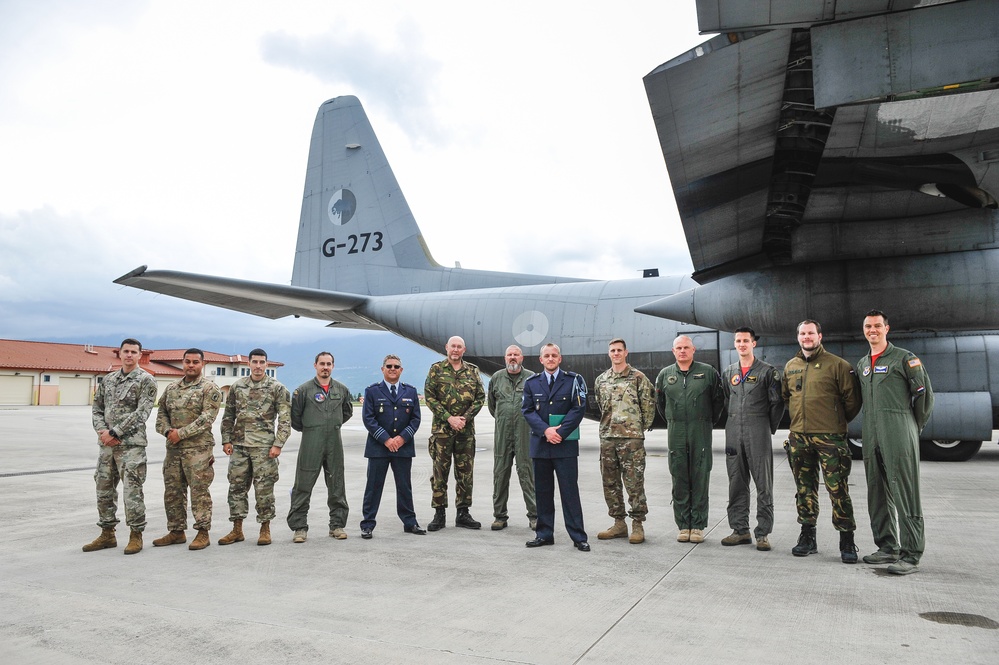 Leaders pose for photo in Aviano