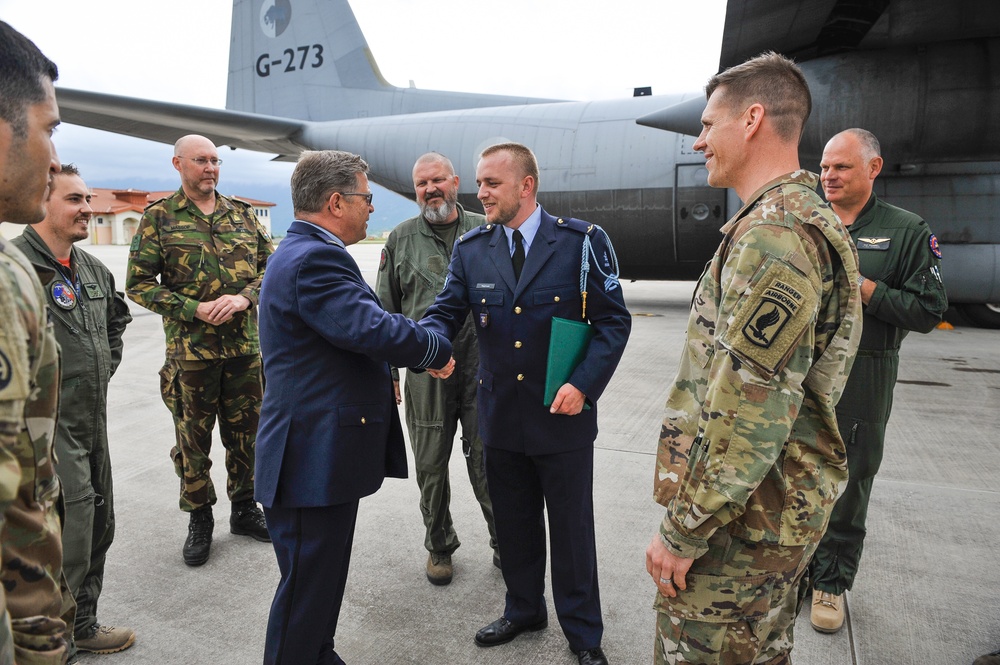Dutch Leader shakes hand of awardee
