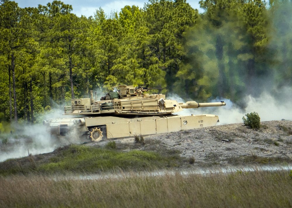 4-118th Soldiers Aim Sights Durning Annual Training