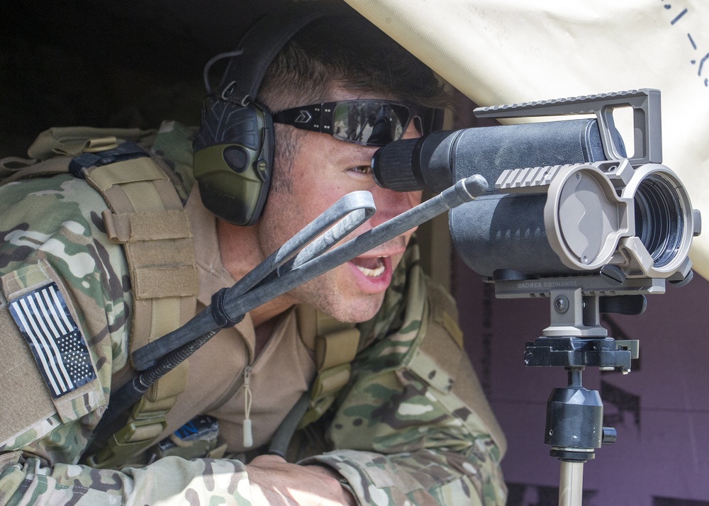 4-118th Soldiers Aim Sights Durning Annual Training