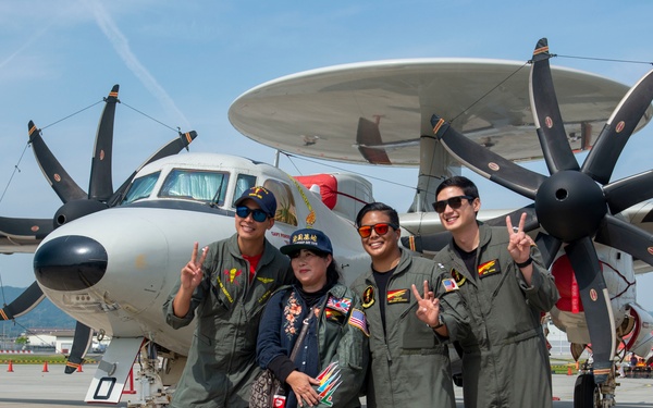 JMSDF, MCAS Iwakuni take Friendship Day 2019 to new altitudes