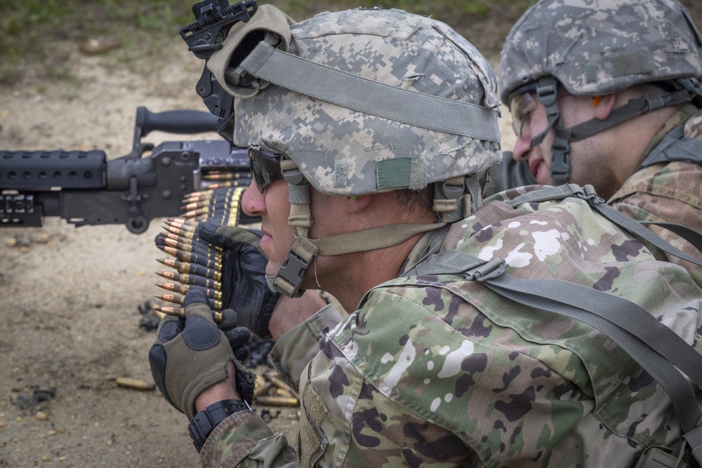 IALC students fire M240B machine guns