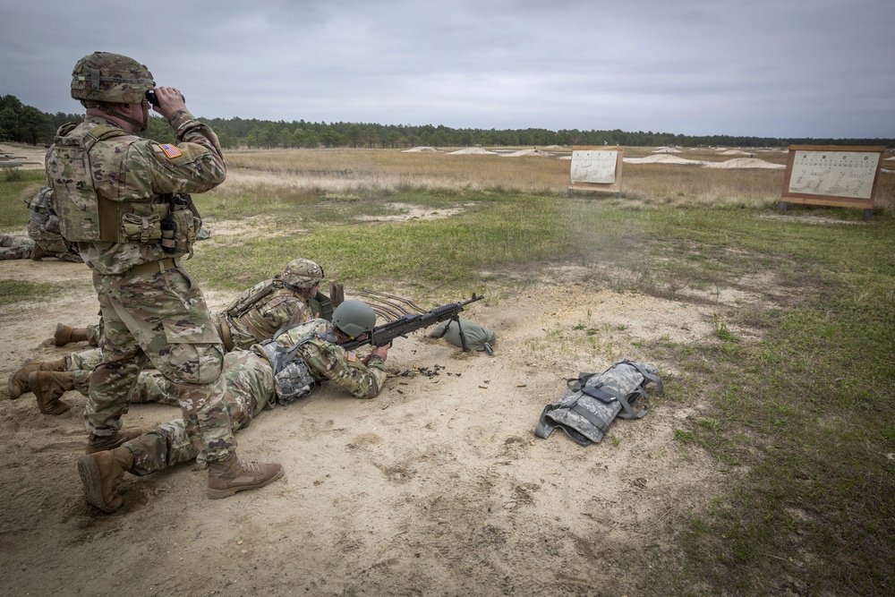 IALC students fire M240B machine guns