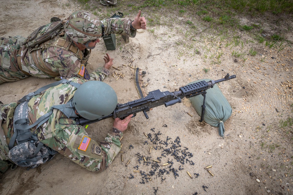IALC students fire M240B machine guns