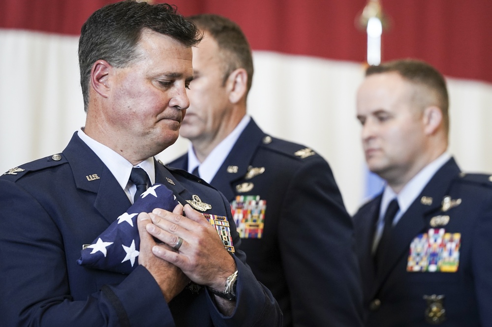 Commander, who navigated wing from ARW to SOW, retires after 33 years of service