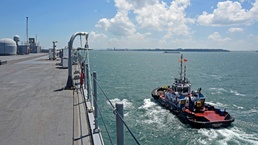 USS Blue Ridge/C7F Team Visits Singapore