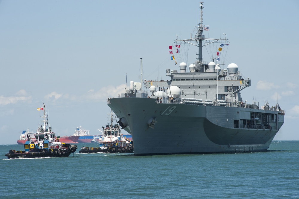 USS Blue Ridge (LCC 19) Arrives in Singapore