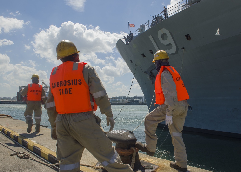 USS Blue Ridge (LCC 19) Arrives in Singapore