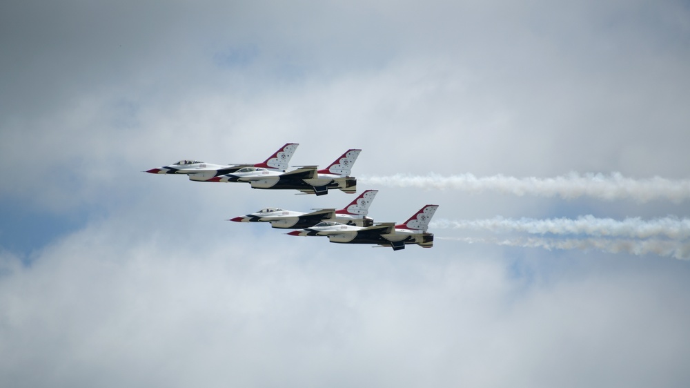 Thunderbirds arrive at JBA