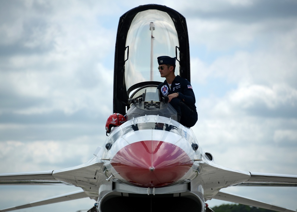 Thunderbirds arrive at JBA