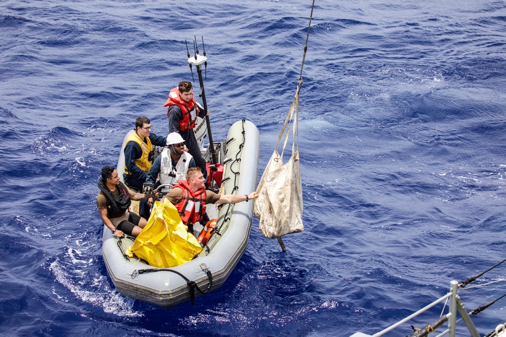 DVIDS - Images - USS Pioneer replenishment-at-sea [Image 5 of 10]