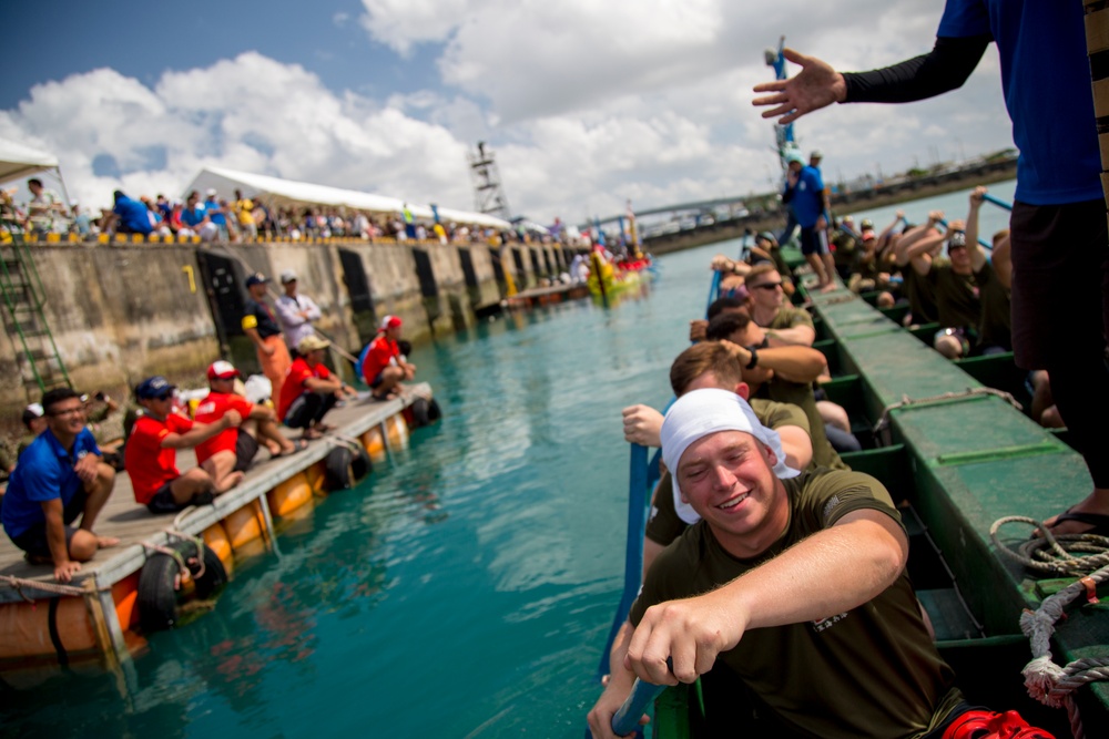 “Haarii!” Marines, sailors compete in annual Okinawan dragon boat race