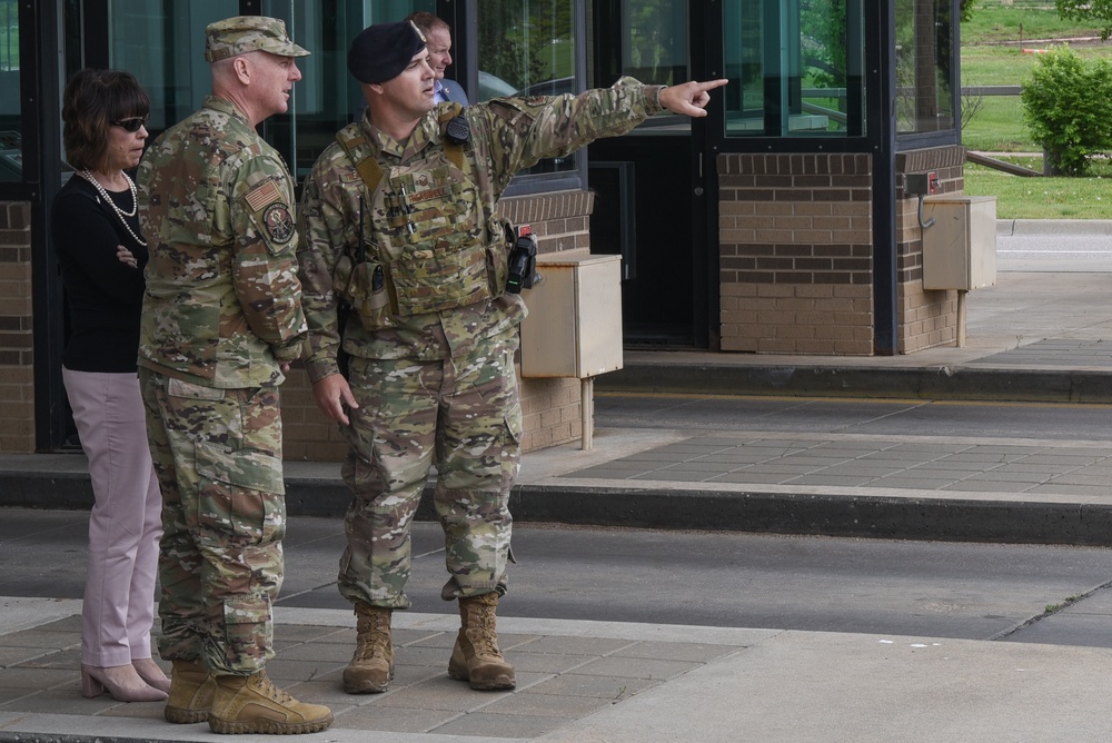 Maj. Gen. Barrett and Mrs. Kelly Barrett visit McConnell