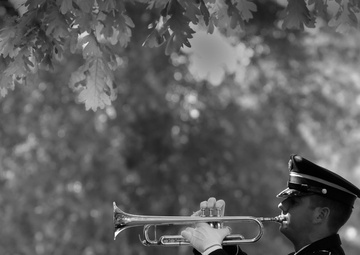 Final salute -- community says goodbye to servant-Soldier