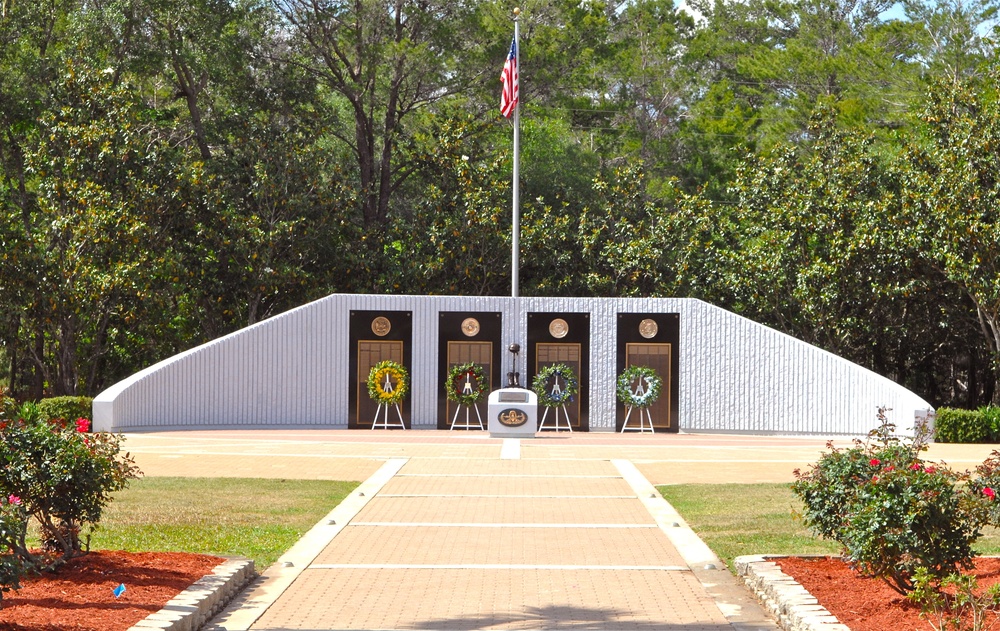 Memorial Ceremony Honors Fallen EOD Technicians